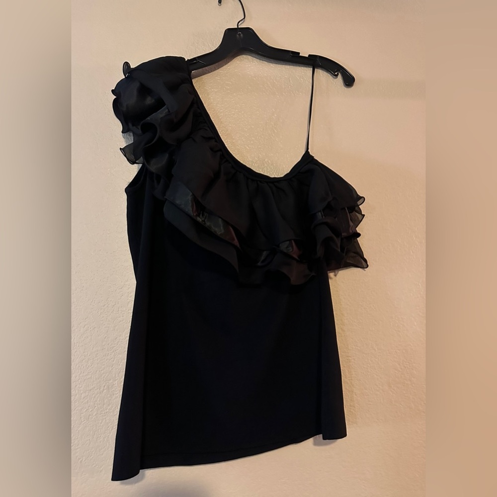 NWT DOLCE CABO RUFFLE ONE-SHOULDER TOP - Picture 2 of 6
